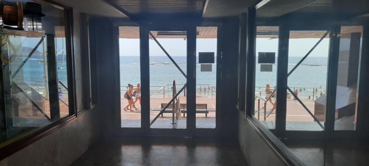 Isamaría Terraza Y Piscina En La Playa * Las Palmas de Gran Canaria