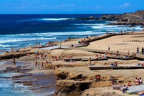 Isamaría Terraza Y Piscina En La Playa Las Palmas de Gran Canaria