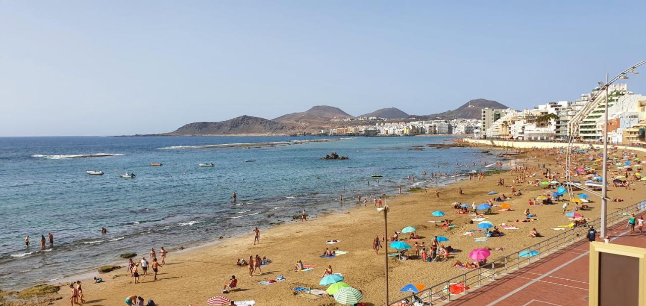 Isamaría Terraza Y Piscina En La Playa